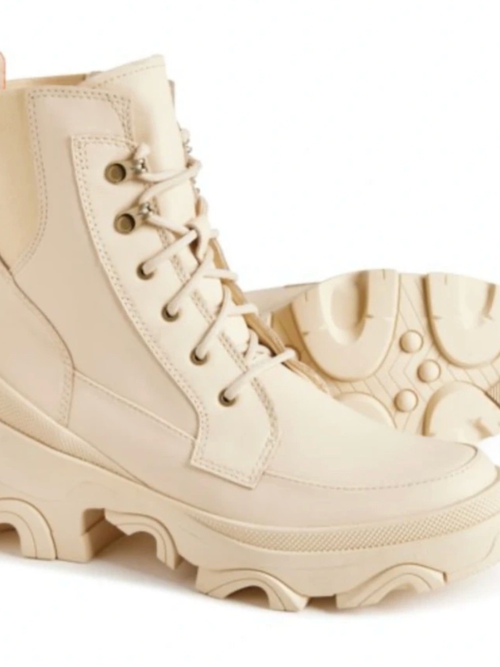 Sorel Chunky Lace-Up Winter Boots in Pale Cream Size 7